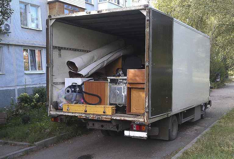 Заказать грузовой автомобиль для транспортировки мебели : Домашние вещи в коробках из Санкт-Петербурга в Владивосток